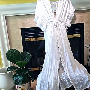 Charlie charlie Charlotte White Coverup Dress Size SP 100% Rayon